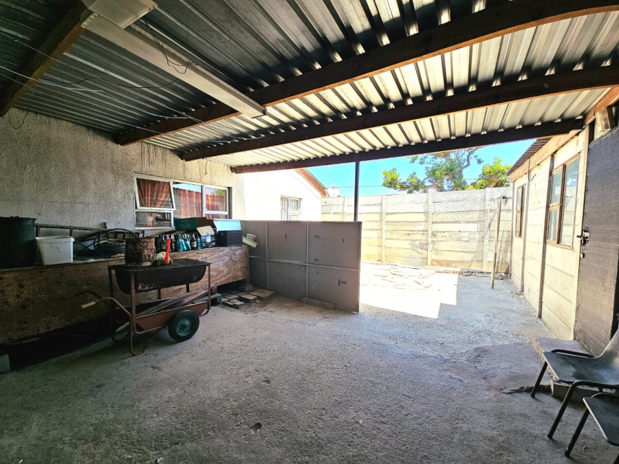 3 Bedroom Property for Sale in Roosendal Western Cape